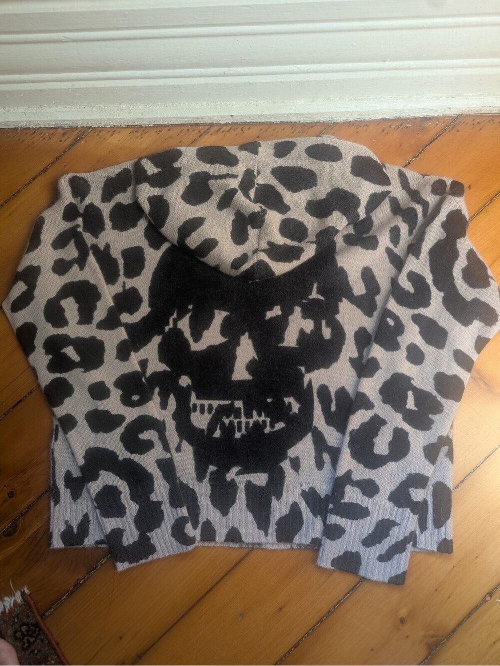 SKULL CASHMERE LEOPARD PRINT HOODED CASHMERE SWEATER SKULL BACK NWOT | SIZE XS